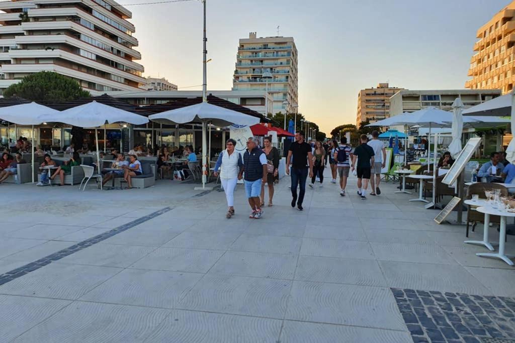 Studio Cabines 6 Couchages 150 M De La Plage Et A Quelques Secondes Des Commerces Wifi Gratuit La Grande Motte Luaran gambar